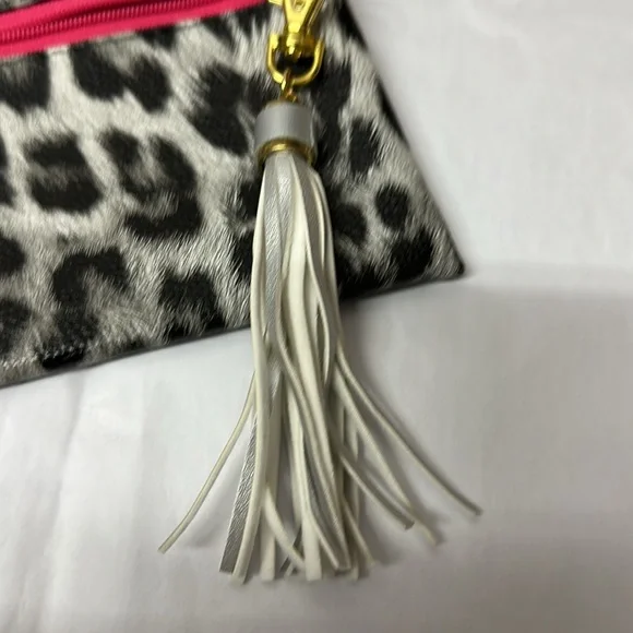 Makeup Junkie Leopard Print Clutch - Pink Accent - Picture 4 of 4